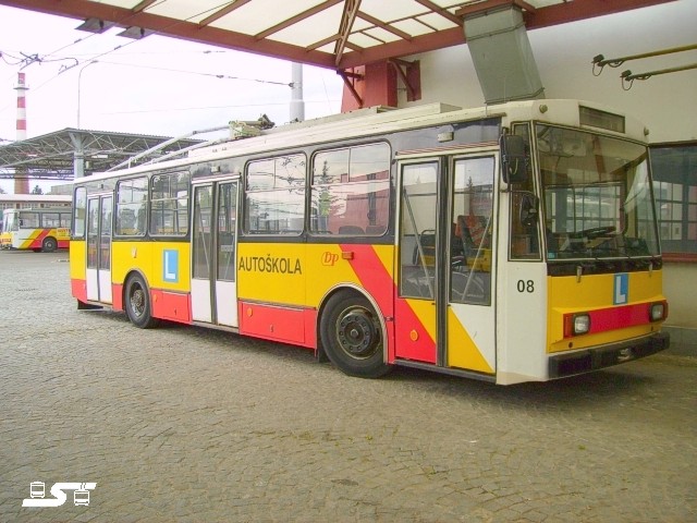 Kliknut�m okno zav�ete